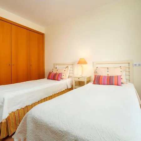 3 Quartos, Piscina, Ac, Garagem, Prestige For Villa