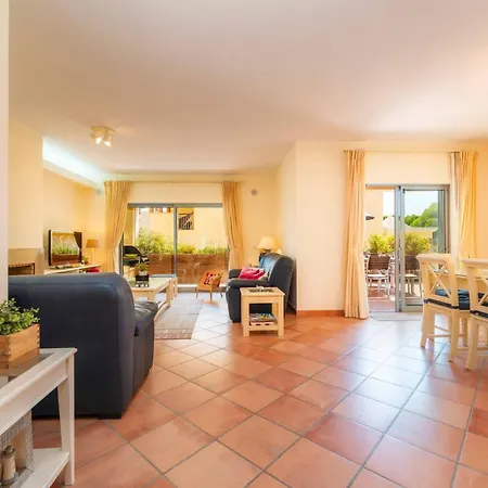 3 Quartos, Piscina, Ac, Garagem, Prestige For Villa *