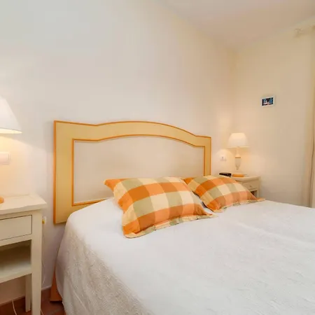 3 Quartos, Piscina, Ac, Garagem, Prestige For Villa *