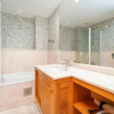 3 Quartos, Piscina, Ac, Garagem, Prestige For Willa Dystrykt Faro