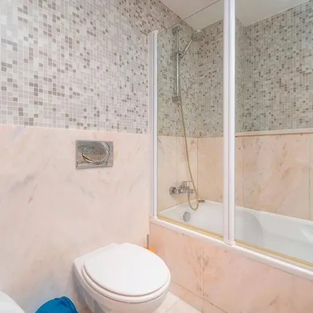 3 Quartos, Piscina, Ac, Garagem, Prestige For Villa